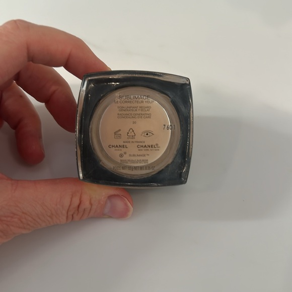 Chanel sublimage le correcteur yeux - Picture 2 of 3